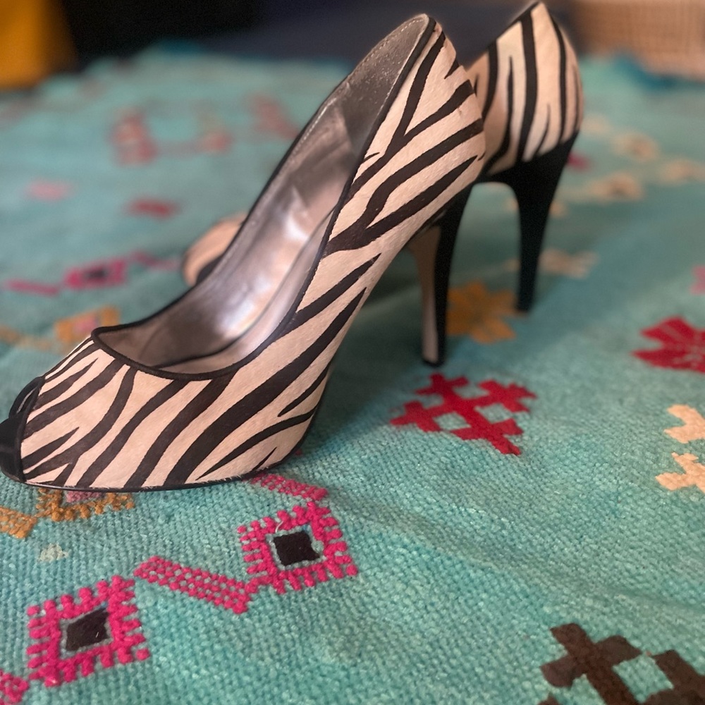 Guess Heels - image 3